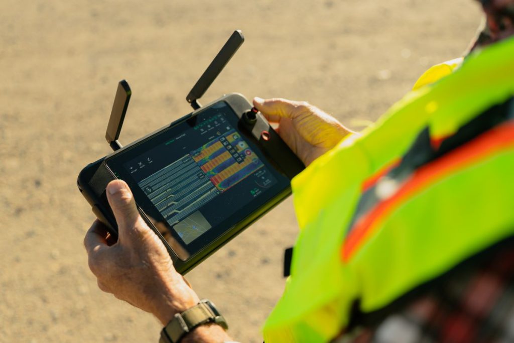 Multi-spectrum thermal sensor makes inspecting solar panels quick and efficient.